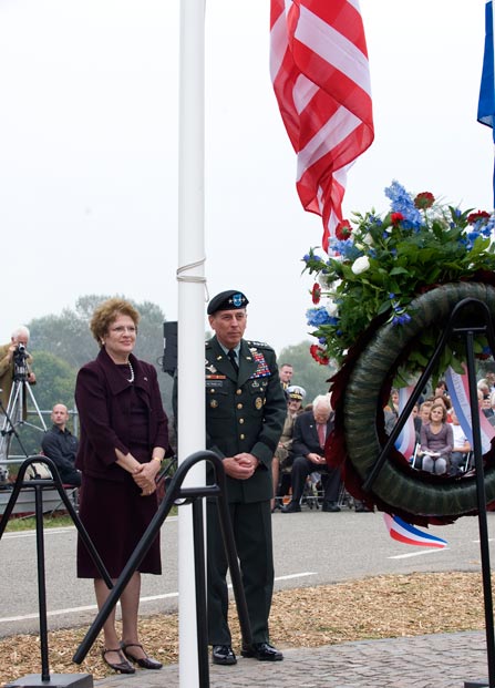 vs ambassadeur-petraeus